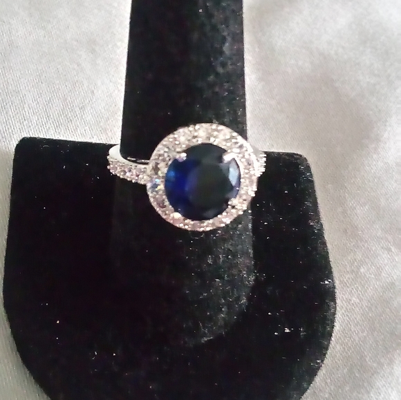 Petite 2ct sapphire cocktail ring Size 8 - Picture 2 of 6